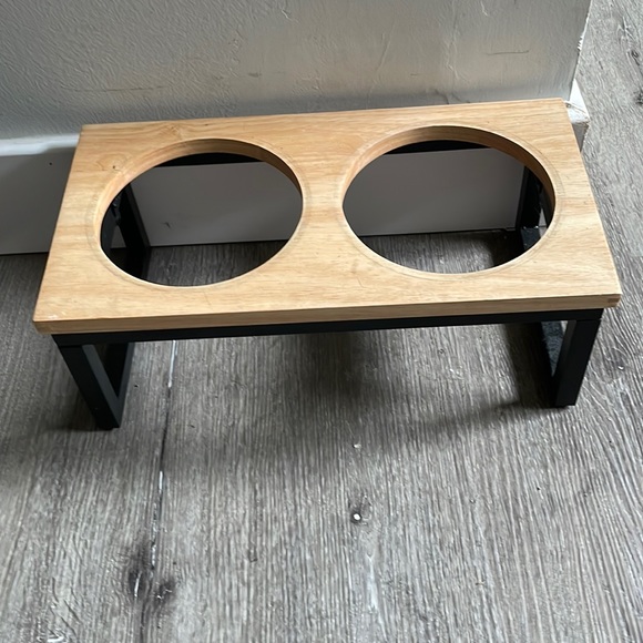 Elevated dog bowl feeder
